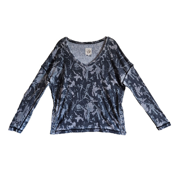 CHASER REVOLVE Women XL Evereve Camo Top Gray Boho V-Neck Side & Cuffs Snaps 46" - Picture 1 of 7